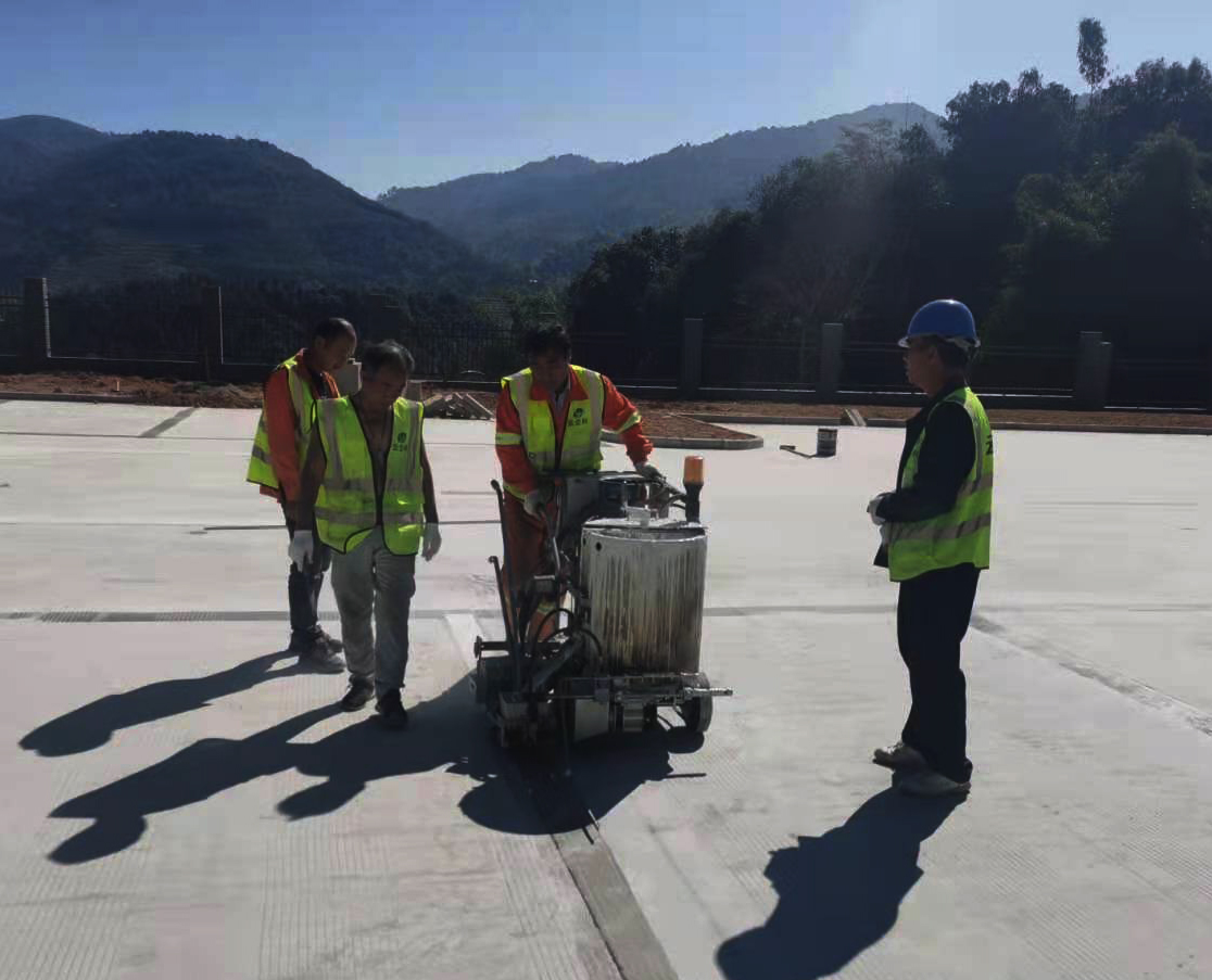 高速公路服務(wù)區(qū)停車(chē)位施工